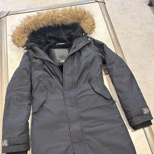 TNA XS  
Mid-length
Considered Warmest Parka by Aritzia -30C
Condition8/10 worn